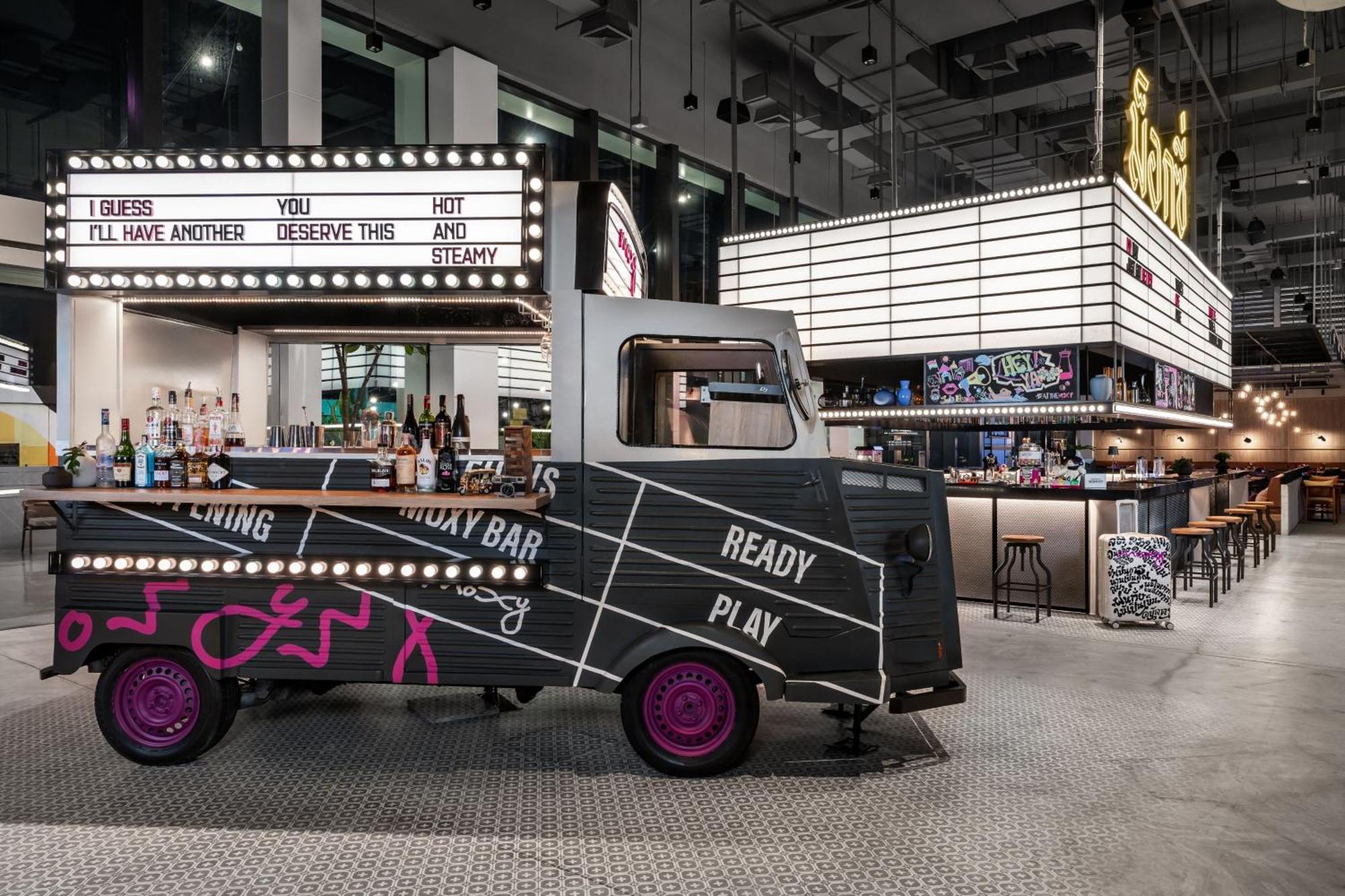 Moxy Bangkok Ratchaprasong Hotel Kültér fotó