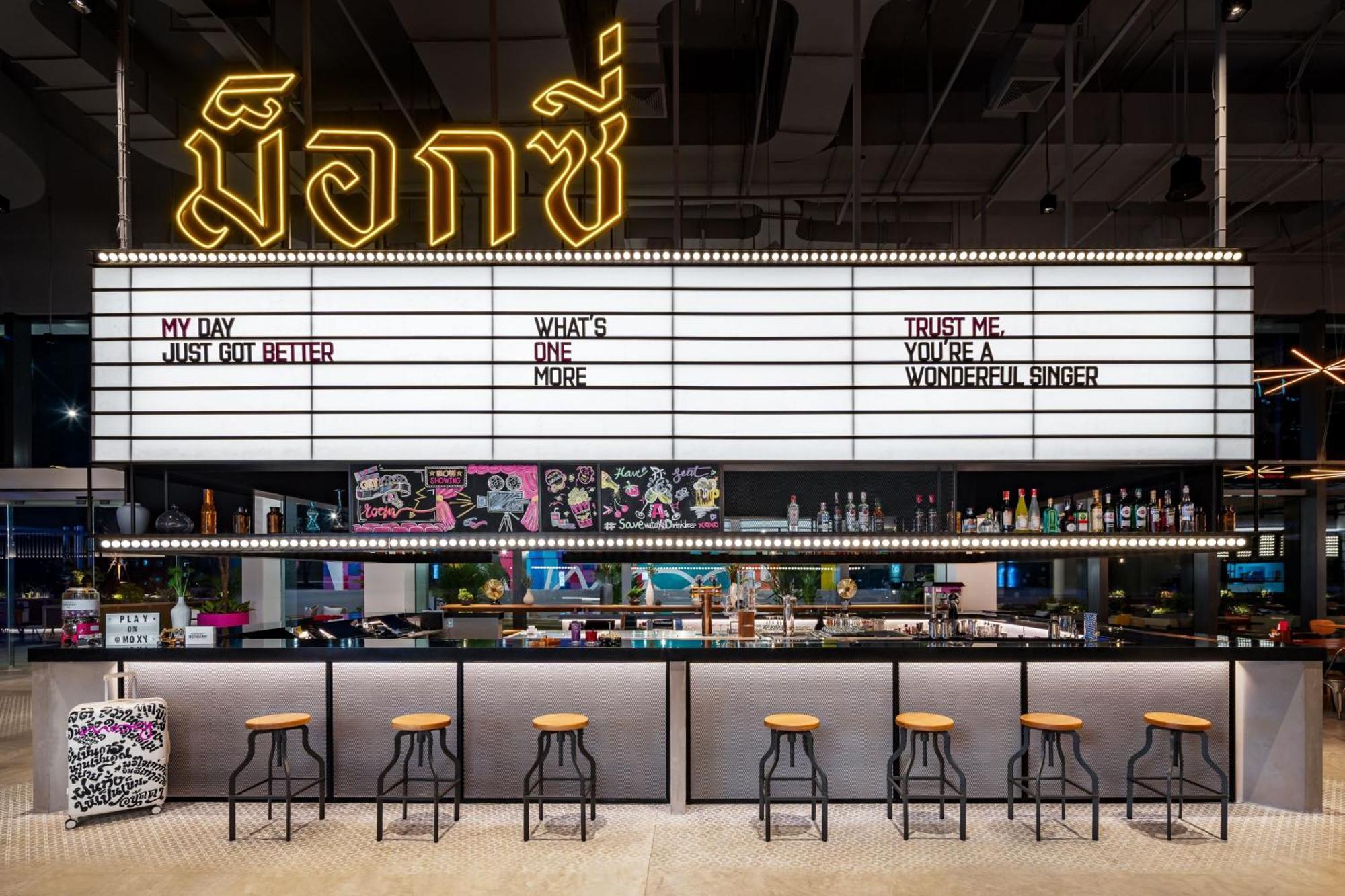 Moxy Bangkok Ratchaprasong Hotel Kültér fotó